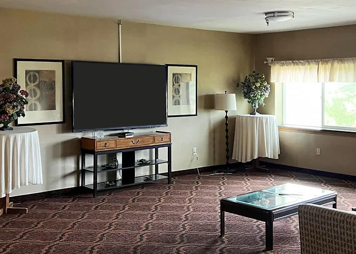 Quality Inn & Suites Grants - I-40